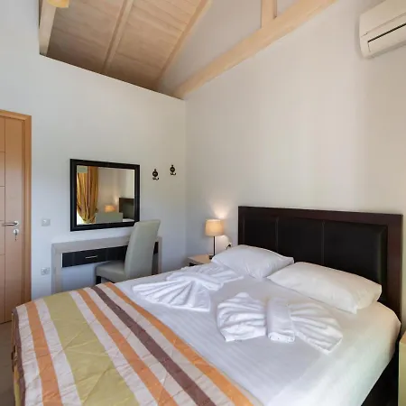 Rouda Village 米克罗斯雅洛斯